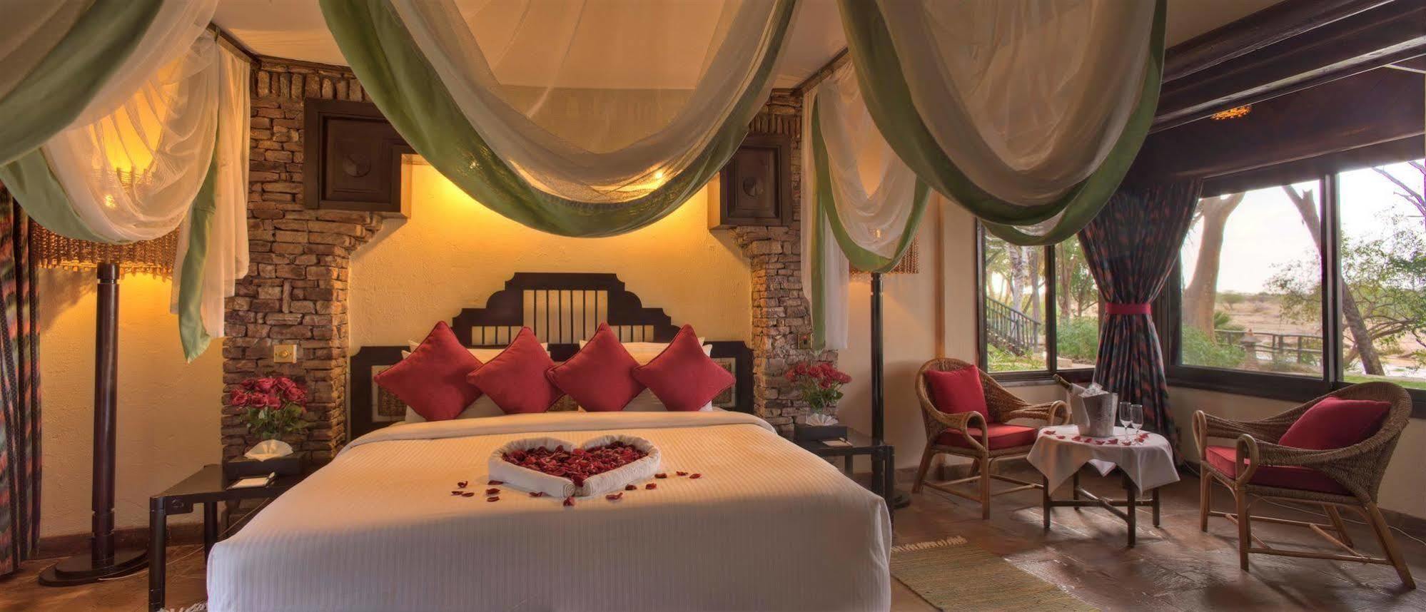 Sarova Shaba Game Lodge Archers Post Exteriör bild