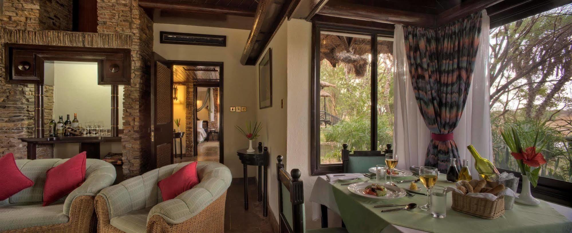 Sarova Shaba Game Lodge Archers Post Exteriör bild